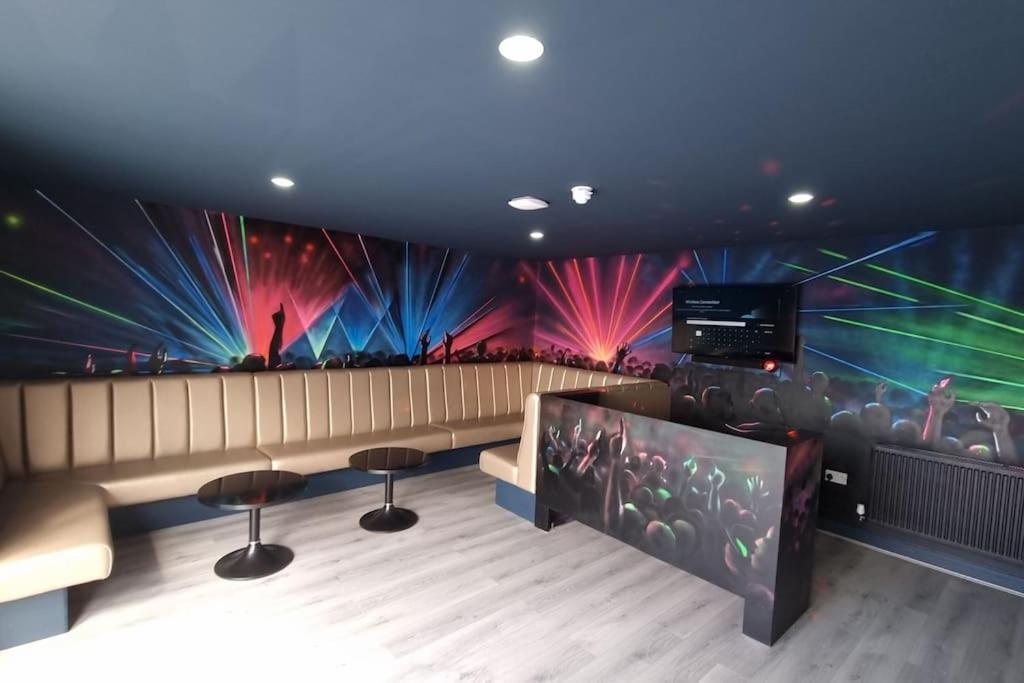 Penthouse Apartment, Sleeps 21 With Terrace Liverpool Exterior photo